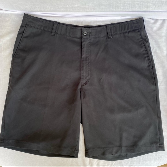 PGA Tour Mens Flat Front Black Golf Shorts in a Size 40 Waist - Picture 2 of 10